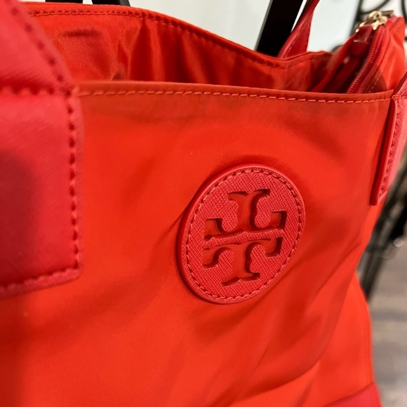 COPY - TORY BURCH ORANGE NYLON SAFFIANO LEATHER PACKABLE TOTE BAG- EUC - Picture 2 of 6